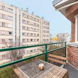 Appartement Balconyparking Space Near Train Station 